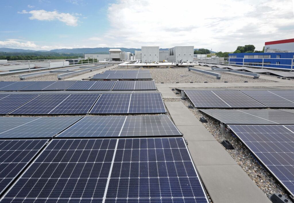 PV Anlage, Nachhaltigkeit, Energiesparen, CO2 Reduktion, Pharma, Aerosol